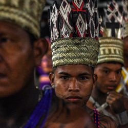 Indígenas embera panameños participan en la ceremonia de apertura de los terceros juegos ancestrales indígenas en Chiriquí Grande, provincia portuaria de Bocas del Toro, Panamá. | Foto:Luis Acosta / AFP