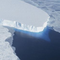 Es una de las masas de hielo más grandes y dinámicas de la Antártida.