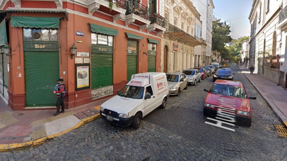 Un hombre de 72 años fue apuñalado en San Telmo cuando se negó a pagarle a un cuidacoches