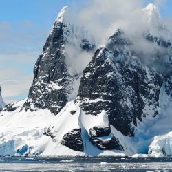 Las plataformas de hielo flotantes representan el mayor hábitat inexplorado del Océano Austral