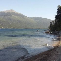 En los lagos patagónicos la zona de veril está muy cercana a la costa. 