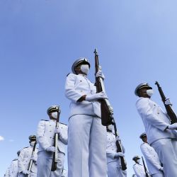 Soldados de la Fuerza Naval hondureña participan en la ceremonia del traspaso de mando de la jefatura del Estado Mayor Conjunto de las Fuerzas Armadas de Honduras, en las instalaciones de Campo de Parada Marte, en Tegucigalpa, Honduras. | Foto:Xinhua/Rafael Ochoa