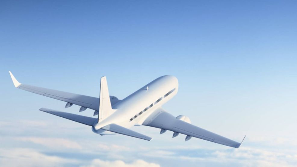 Ómicron eleva el riesgo de contagio en aviones a más del doble