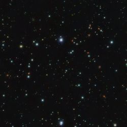 Los astrónomos usaron datos obtenidos por varios telescopios terrestes que abarcan unos 20 años de observaciones