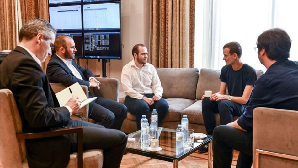 Martín Guzmán con el creador de Etherum 20211223
