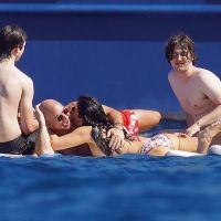 BEZOS: NOVIA LATINA Y SUPER YATE