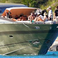 BEZOS: NOVIA LATINA Y SUPER YATE