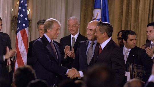 El 31 de diciembre de 1999 Estados Unidos entregó a Panamá la administración del Canal de Panamá