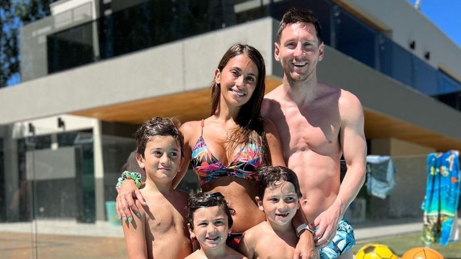 Messi, Antonela Roccuzzo y sus hijos llamaron la atención con sus looks fosforecentes 