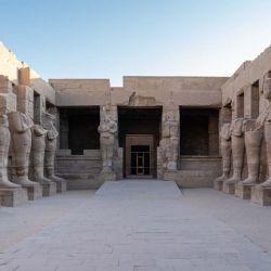 En su interior se encuentra el Templo de Ramsés.
