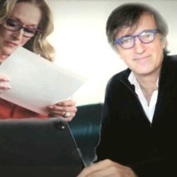  La presidenta Meryl Streep leyendo y Esteban Bullrich en la compu.