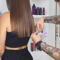 Antonela Roccuzzo visitó una peluquería de Rosario y se hizo un sorprendente cambio de look