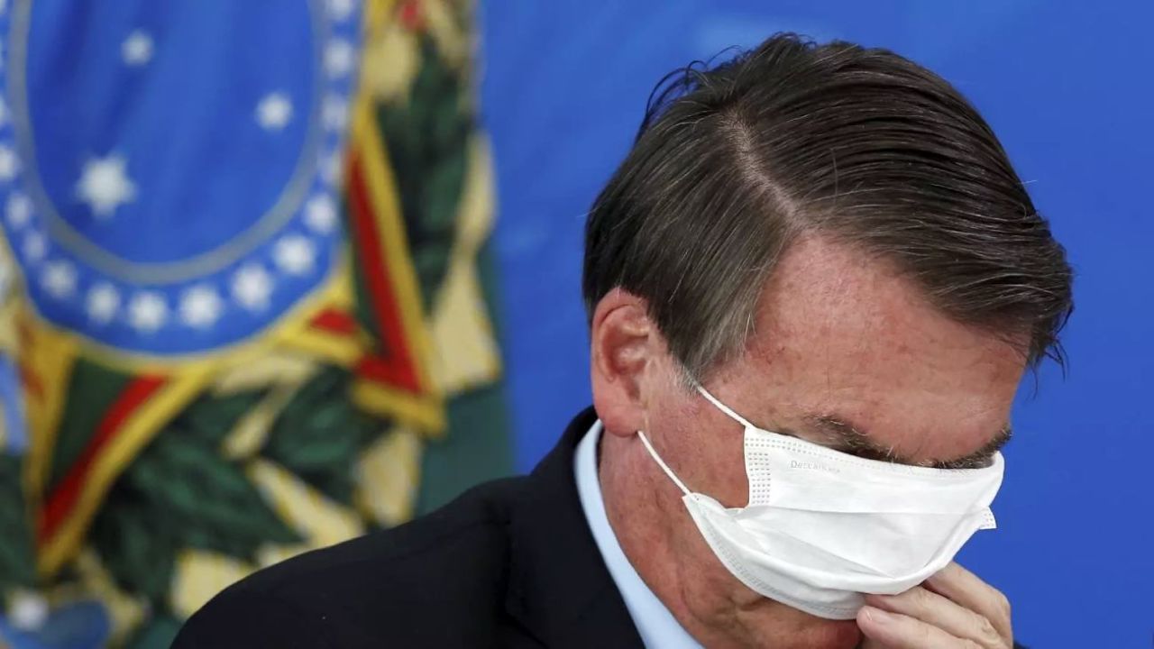 Bolsonaro en julio de 2020 se refirió a la infección como una "gripezinha" | Foto:CEDOC