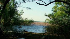 Definir el Márquez sería pecar de vanidosos. Sigue siendo uno de los tantos desaguaderos de lagunas interiores de las islas del Delta.