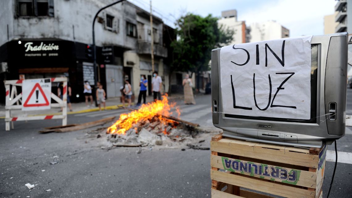 Cortes De Luz En AMBA: 9 Mil Usuarios Siguen Sin Suministro En Medio De ...