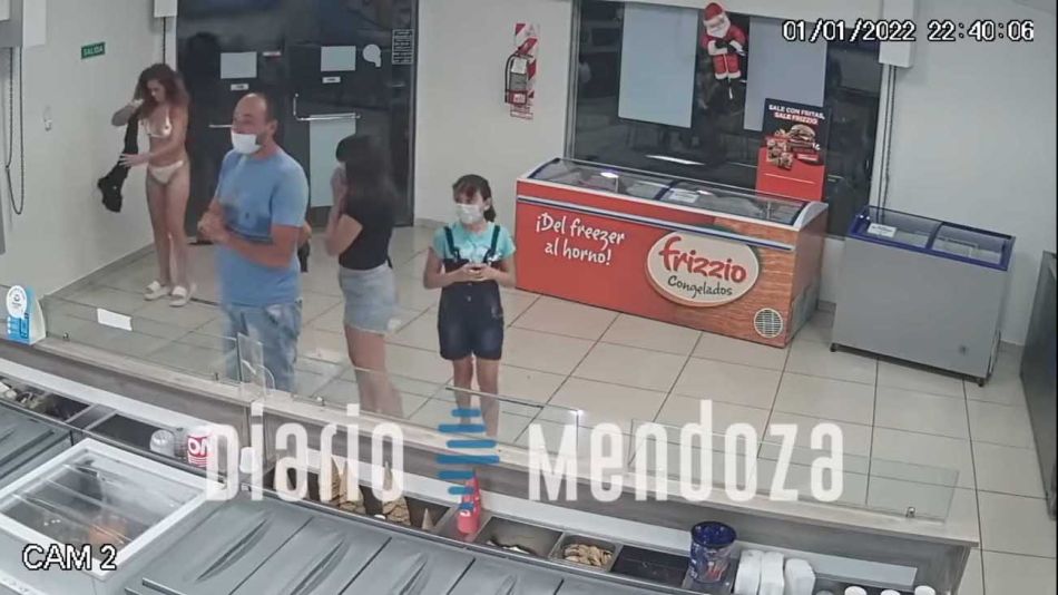 INSÓLITO VIDEO EN HELADERÍA DE GODOY CRUZ 20220103