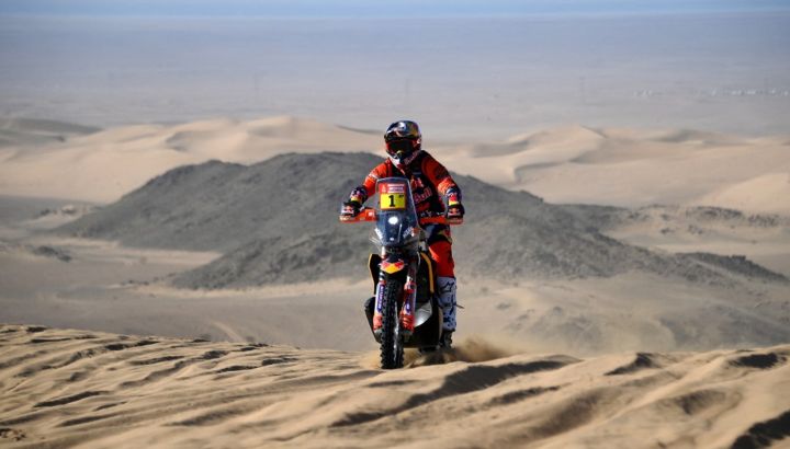 El salteño Kevin Benavides durante la segunda etapa del Rally Dakar en Arabia Saudita. // AFP
