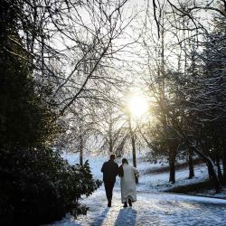 La gente camina en la nieve Queen's Park en el lado sur de Glasgow. Andy Buchanan / AFP | Foto:AFP