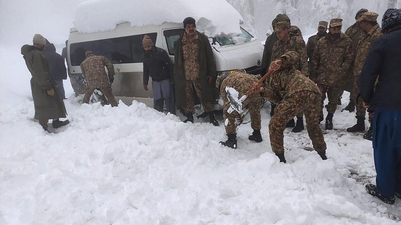 Las terribles nevadas en Pakistán empezaron como un espectáculo y terminaron como una tragedia: 21 muertos.