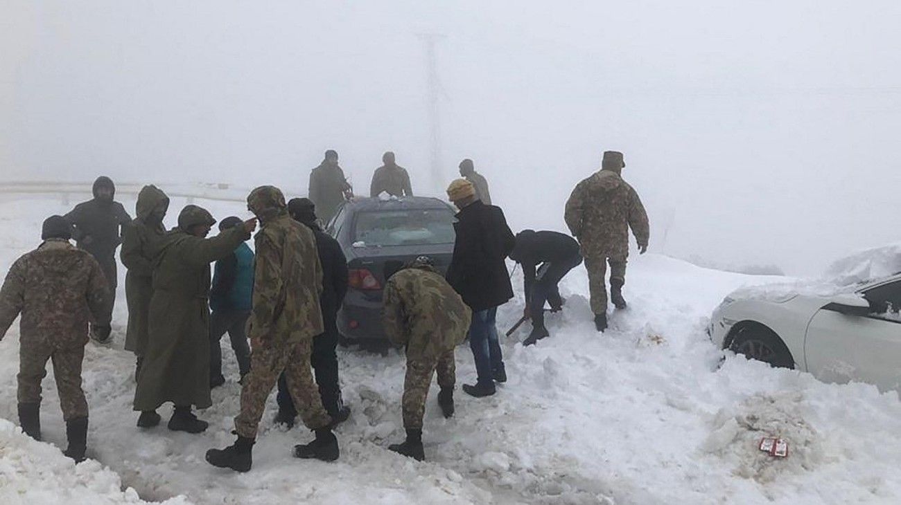 Las terribles nevadas en Pakistán empezaron como un espectáculo y terminaron como una tragedia: 21 muertos.