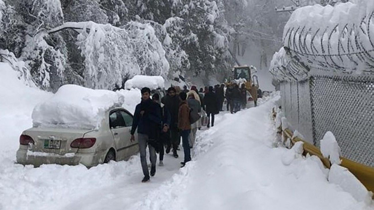 Las terribles nevadas en Pakistán empezaron como un espectáculo y terminaron como una tragedia: 21 muertos.