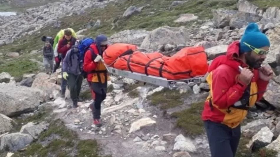 El operativo para rescatar los restos del alpinista alemán muerto por una avalancha en Santa Cruz.