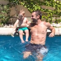 De vacaciones: Las tiernas fotos de Benjamín Vicuña jugando con sus hijos