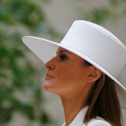 Melania Trump subastará su sombrero y la puja abre en 250.000 dólares