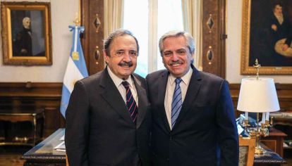 Foto. Fernández con el embajador en España, Ricardo Alfonsín.