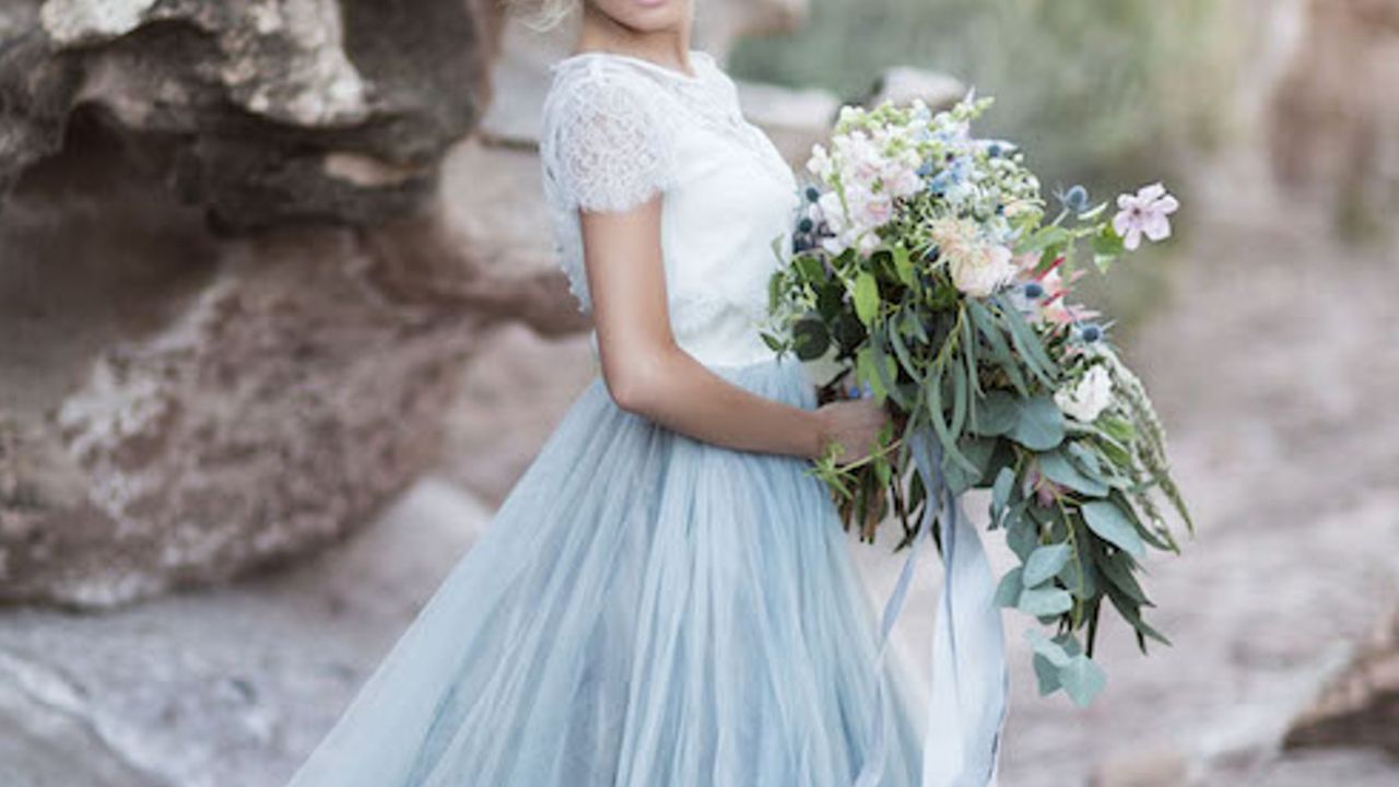 Las novias abandonan el blanco y eligen vestidos de color en su casamiento  - Marie Claire
