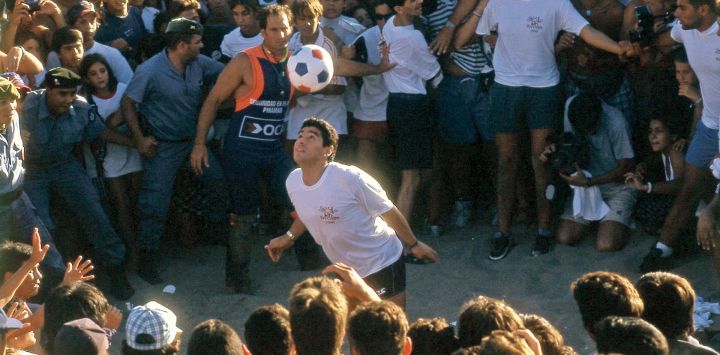 Foto del reportero gráfico José Luis Cabezas, a 25 años del crimen. Al cumplirse un nuevo aniversario del asesinato del fotógrafo de Revista NOTICIAS, lo recordamos a través de sus fotos más emblemáticas. Diego Maradona.