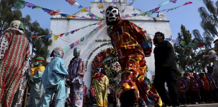 Indígenas tzotziles participan en una celebración en honor a San Sebastián Mártir, en el municipio de Zinacantán, estado de Chiapas, en el sureste de México.