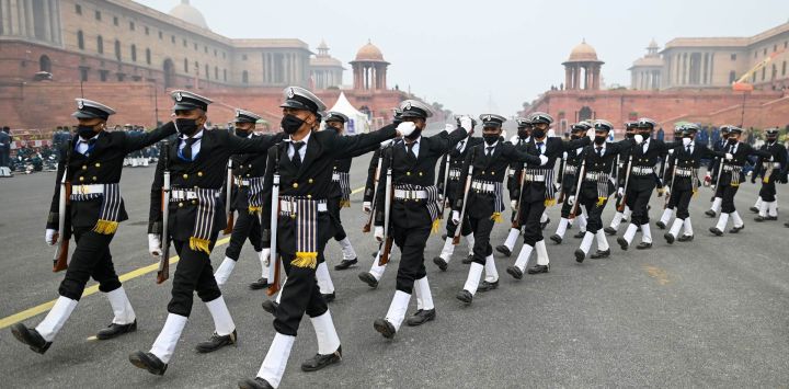 Soldados participan en un ensayo para el próximo Desfile del Día de la República en Nueva Delhi, India.