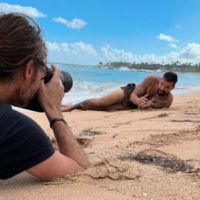 Ricky Martin realizó una provocativa sesión de fotos en la playa