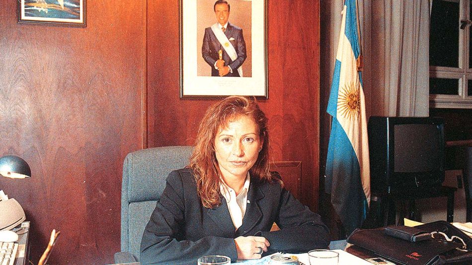 Designaron a Claudia Bello, ex funcionaria menemista, como directora en  ARSAT | Perfil