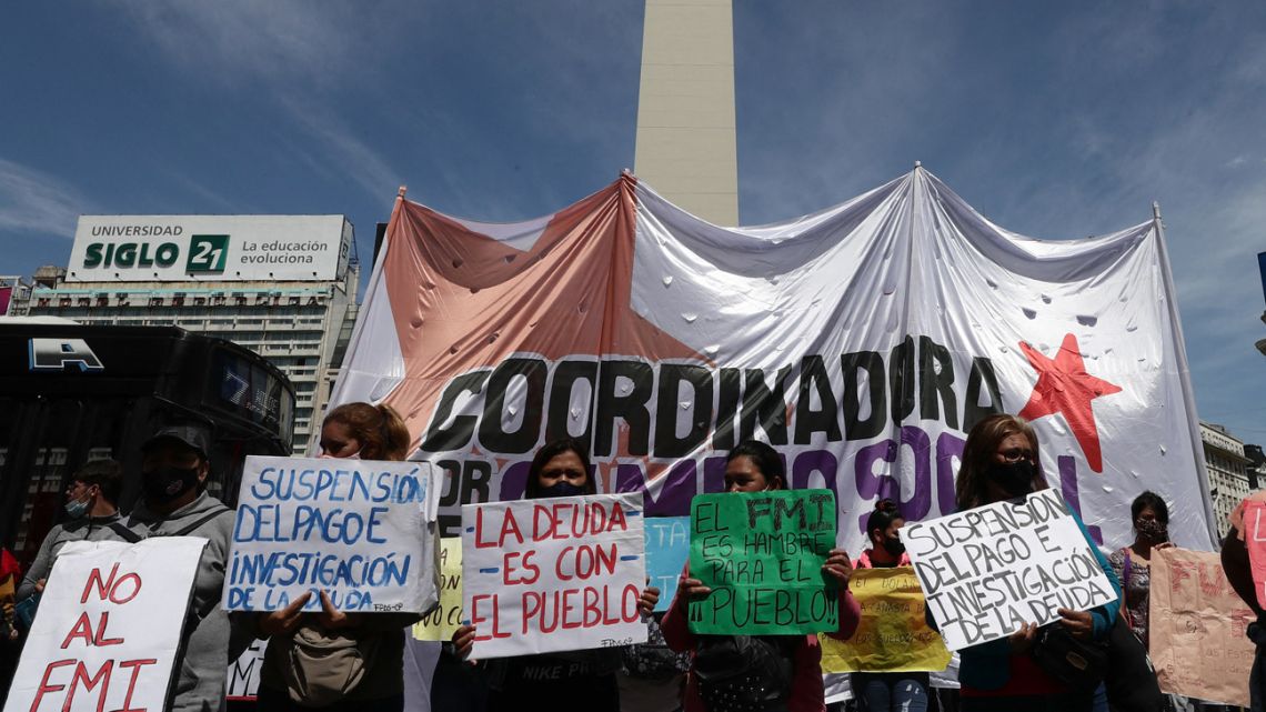 Members of leftist groups demonstrate against the International Monetary Fund (IMF) in Buenos Aires on January 27, 2022.