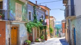 Italia: pueblo medieval que ofrece 5 mil euros por mes para repoblarse es furor entre los argentinos