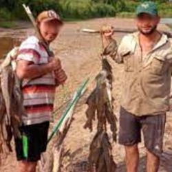 Los depredadores estaban pescando ilegalmente en una salida al río Lavayén. 