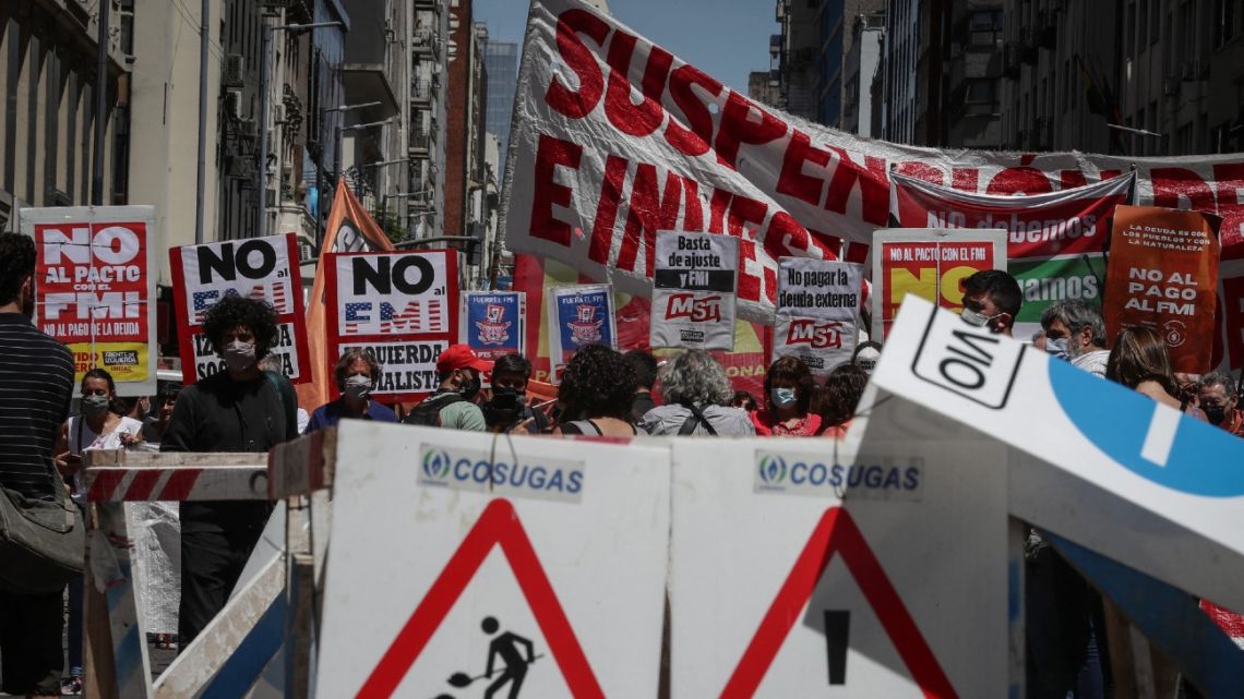 Members of leftist groups demonstrate against the International Monetary Fund (IMF) in Buenos Aires, on January 27, 2022. 