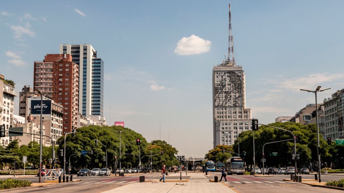A view of Avenida 9 de Julio.