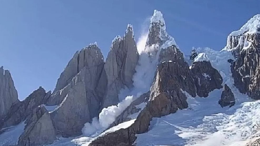 Otra avalancha en El Chaltén: un alpinista italiano quedó herido en la montaña.