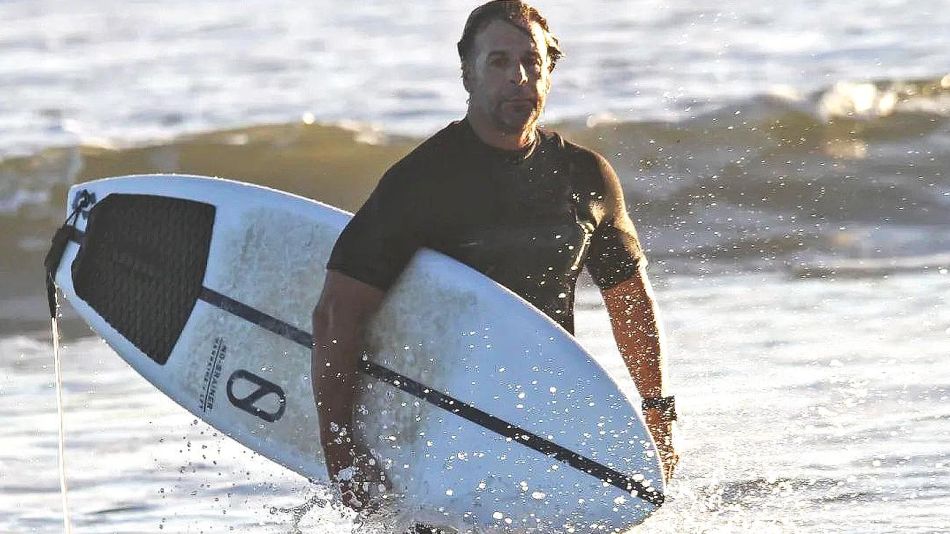 El presidente de Uruguay surfeando en las playas de La Paloma 20220131