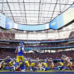 Una vista general de la acción durante el partido entre los San Francisco 49ers y los Los Angeles Rams en el NFC Championship Game en el SoFi Stadium en Inglewood, California. | Foto:Ronald Martinez/Getty Images/AFP