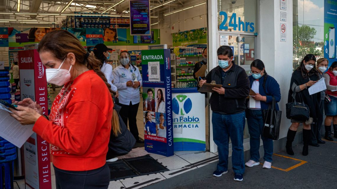 Residents wait in line outside a temporary Covid-19 testing kiosk in Mexico City, Mexico, on Thursday, January 6, 2022. 