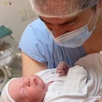 Nahuel Pennisi presentó a su hija recién nacida con una tierna foto