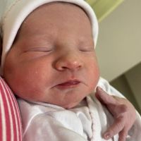 Nahuel Pennisi presentó a su hija recién nacida con una tierna foto