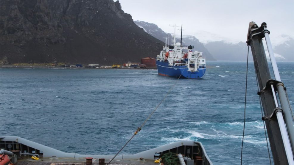 El rescate del buque ruso en la Antártida.
