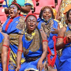 Aficionados de Guinea Ecuatorial anima antes del partido de fútbol del Grupo E de la Copa Africana de Naciones 2022 entre Sierra Leona y Guinea Ecuatorial. | Foto:Issouf Sanogo / AFP