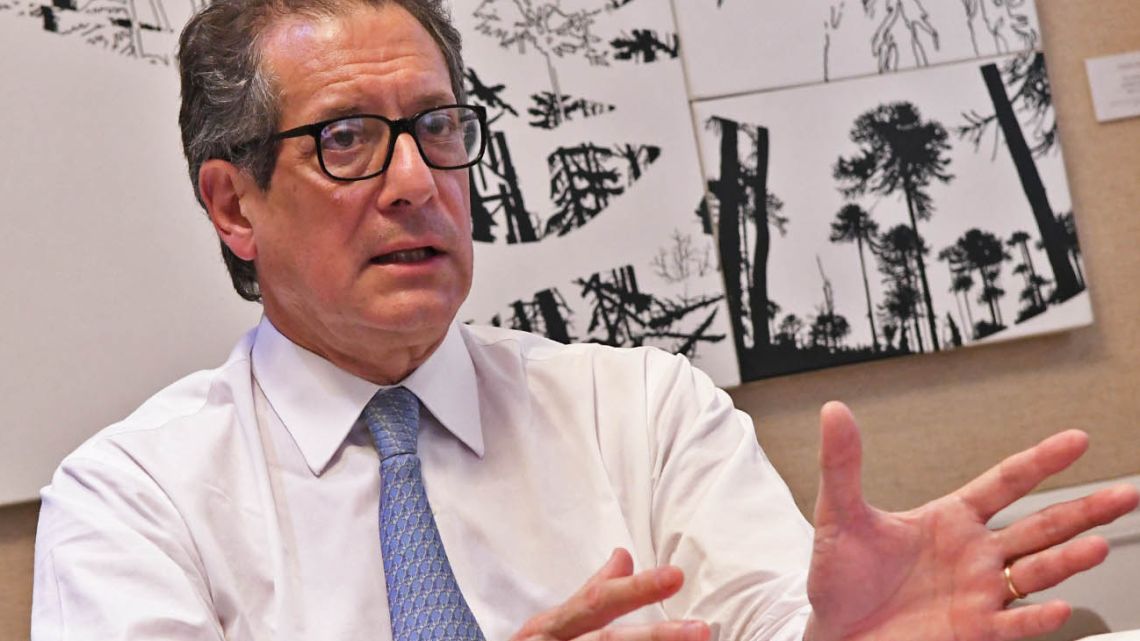 Central Bank chief Miguel Ángel Pesce, pictured during an interview with Perfil's Jorge Fontevecchia.