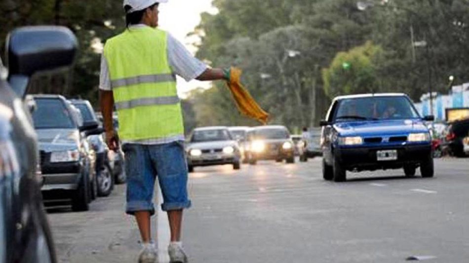 No le pagó al trapito y le robó el limpiaparabrisas 20220204
